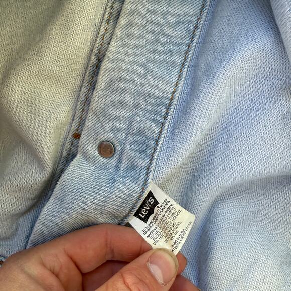 Men's Vintage 80's Levi's Light Wash Blue Jean Denim Trucker Jacket Sz Large USA - Picture 13 of 13